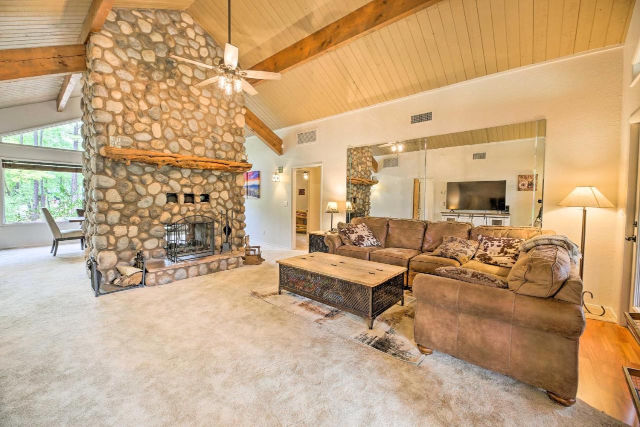 Lush Pinetop Retreat With Large Deck And Wooded Yard! 外观 照片
