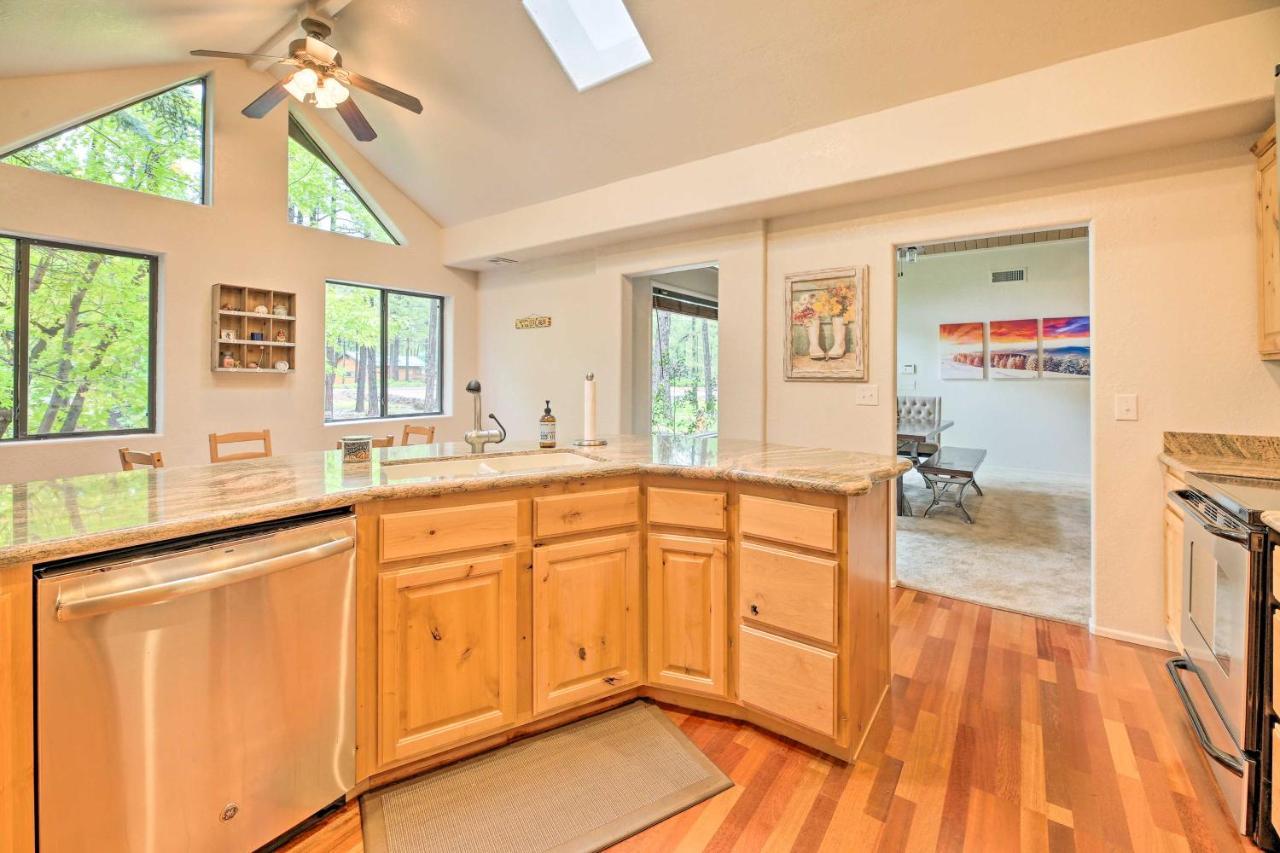 Lush Pinetop Retreat With Large Deck And Wooded Yard! 外观 照片